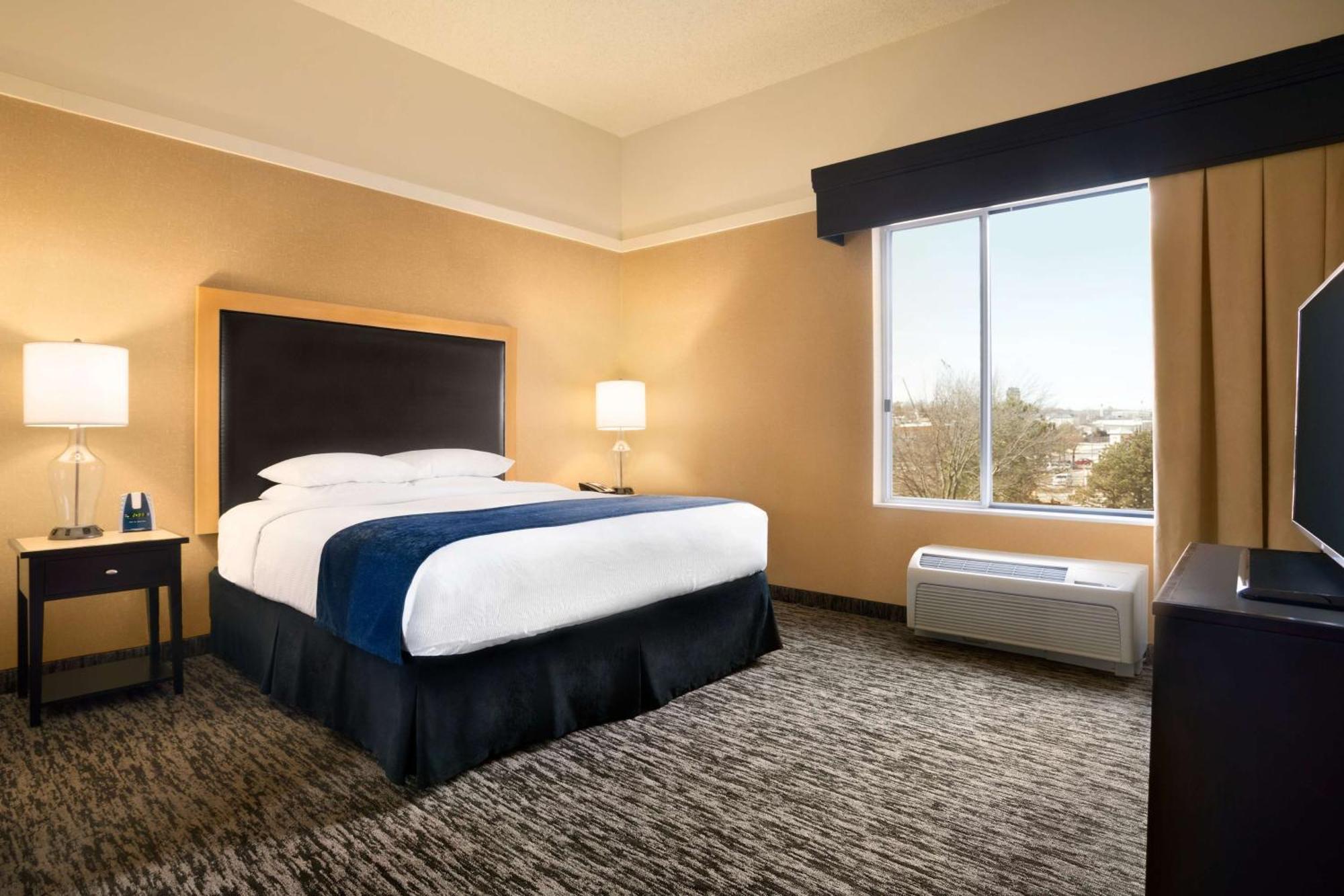 Doubletree By Hilton Hotel Oklahoma City Airport Exterior photo