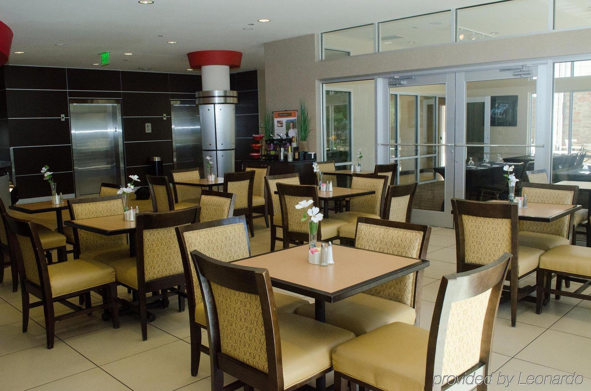 Doubletree By Hilton Hotel Oklahoma City Airport Exterior photo