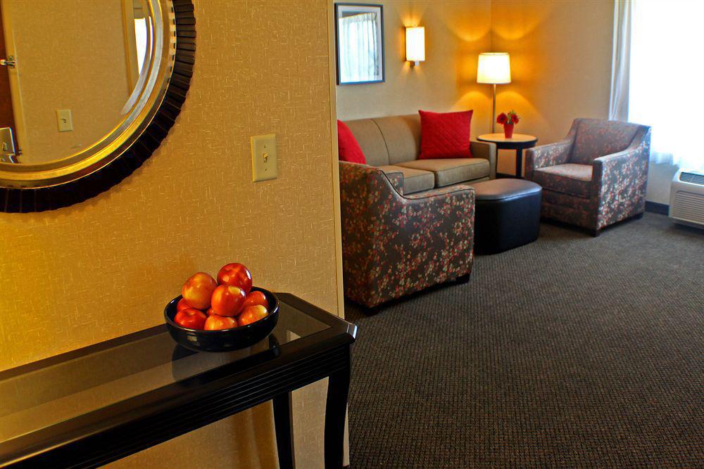 Doubletree By Hilton Hotel Oklahoma City Airport Exterior photo